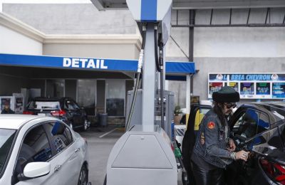 Vista de una estación de gasolina en Los Ángeles, California (EE.UU.), en una fotografía de archivo.