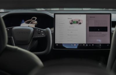Fotografía del interior de un vehículo eléctrico modelo S Plaid de Tesla, el 9 de febrero de 2023, en un concesionario en Sao Paulo (Brasil). 01 130223