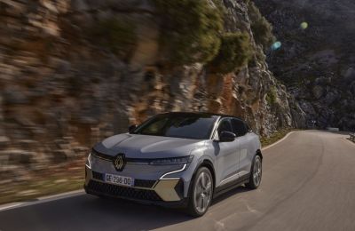 All new Renault Megane E-Tech 100% electric Iconic version Rafale grey drive tests 01 010223