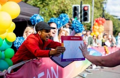 Nissan continúa su apoyo a la Maratón de Londres encabezando el Rainbow Row 01 011022