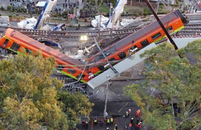 Vista aérea realizada con un drone que muestra el colapso de los vagones del metro en la Ciudad de México (México). EFE/Sáshenka Gutiérrez/Archivo