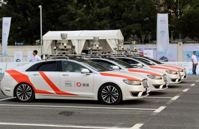 China estaría preparándose para lanzar una aplicación de transporte compartido de titularidad estatal, días después de que las autoridades levantasen el veto a Didi, el "Uber chino" 01 190123