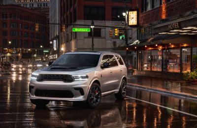 Dodge está sobrecargando la temporada navideña con un regalo lleno de caballos de fuerza, anunciando que la producción de modelos Dodge Durango con motor HEMI® continuará en el año calendario 2025, incluido el Dodge Durango SRT Hellcat de 710 caballos 012