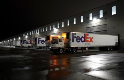 Camiones FedEx.
