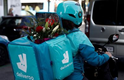 La empresa de envío de comida a domicilio Deliveroo ha anunciado este domingo que distribuirá más de 18 millones de euros entre 36,000 de sus repartidores por todo el mundo cuando se haga efectiva su salida a bolsa. 