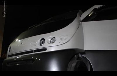 La unidad tiene una capacidad de carga de hasta una y media toneladas, y autonomía de cien kilómetros por una recarga de 60 minutos