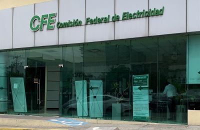 Vista exterior de una sucursal de la Comisión Federal de Electricidad (CFE), en Ciudad de México (México).
