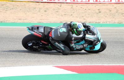 El piloto Franco Morbidelli (Petrona Yamaha SRT) en la carrera final celebrada hoy en el circuito turolense de Motorland Alcañiz, donde se disputa el Gran Premio Liqui Moly de Teruel del Campeonato del Mundo de MotoGP.