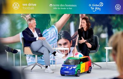 Bastian Schweinsteiger y Nadine Keβler - Mesa redonda sobre igualdad y diversidad en el deporte 01 210722
