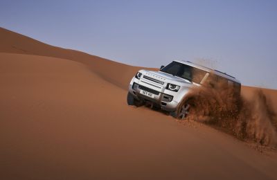 Nuevo Land Rover Defender 130: el imparable explorador de 8 plazas 01 180522