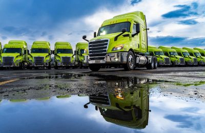 Daimler Trucks México y Zapata Camiones Aeropuerto, entregan 30 unidades Cascadia a Auto Express Frontera Norte