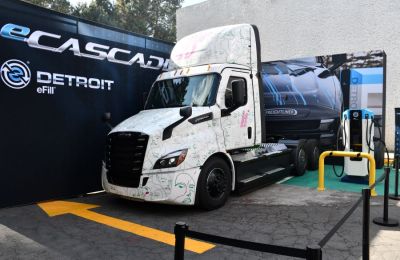 Daimler Truck México entrega el primer tractocamión eléctrico eCascadia a Terrestres Esteban 01 250124