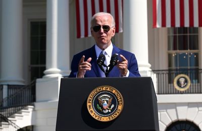 El presidente de los Estados Unidos, Joe Biden, hace comentarios y firma la ley H.R. 4346, la Ley CHIPS y Ciencia de 2022 en el Jardín Sur de la Casa Blanca en Washington, DC, EE. UU., 09 de agosto de 2022.  01 090822