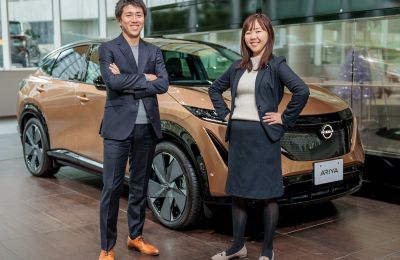 Ryo Kawata y Yuki Nakajima, dos compañeros de Nissan que apoyan los esfuerzos de electrificación de la empresa. 01 300123