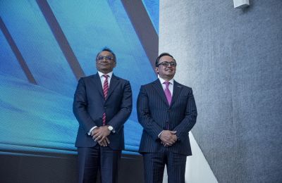 Ashwani Gupta, chief operating officer de Nissan Motor Corporation, y José Román, president y director general de Nissan Mexicana y NIBU.