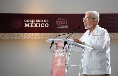 El titular de la SCT, Jorge Arganis Díaz-Leal, afirmó que las vías de comunicación en Oaxaca tienen carácter prioritario, a fin de promover el desarrollo económico de la entidad, por lo que se impulsan 158 obras. 