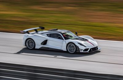 Hennessey presenta el hipercoche Venom F5 'Revolution' centrado en la pista de Apex 01 090123