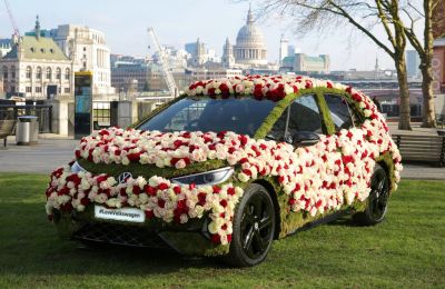 Volkswagen ID.3 GTX cubierto de rosas para San Valentín 01140225