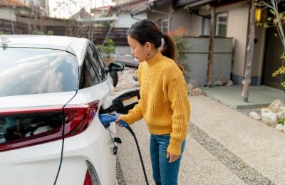 Cuidado con la brecha de género eléctrica: Mujeres excluidas de la transición EV 01 250523