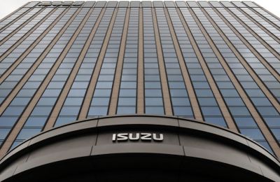 Vista de la fachada de la sede de la compañía Isuzu Motors en Tokio (Japón). 