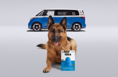 Volkswagen, KONG y VCA Charities dan rienda suelta a la alegría con un juguete para perros de edición limitada inspirado en el ID. Buzz 01210325