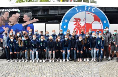 Mercedes-Benz entrega un autobús Tourismo al equipo femenil Turbine Potsdam de Alemania