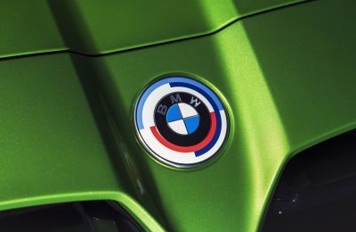 El 50 aniversario de BMW M GmbH rescata su emblema tradicional, pinturas exteriores y otras novedades