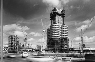 Sede Corporativa de BMW Group en Múnich - icónico edificio “Cuatro Cilindros” 01 220722