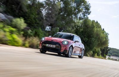 El primer MINI John Cooper Works eléctrico debutará en el Festival de Velocidad de Goodwood antes de su estreno mundial. 01 030724