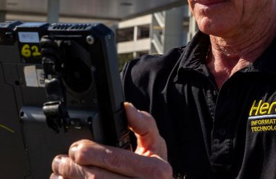 Hertz implementa nueva tecnología para agilizar la entrega de vehículos en aeropuertos 01200525