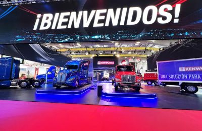 Kenworth Stand 01 131022