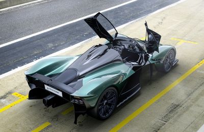 Aston Martin Valkyrie Spider descubre la emocionante experiencia de Fórmula 1 en la carretera