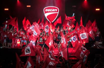 Semana Mundial Ducati 2022 - Espectáculo del sábado por la noche 01 260722