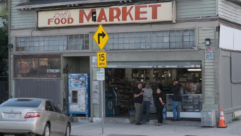 Fotografía de la tienda de comestibles Bob's, que aparece en la primera película de la saga Fast & Furios, el 19 de mayo de 2023, en Los Ángeles (EE.UU.). EFE/Guillermo Azábal 01 030623