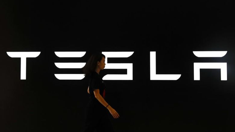 Fotografía de archivo del logo de Tesla. EFE/FAZRY ISMAIL 01 240424