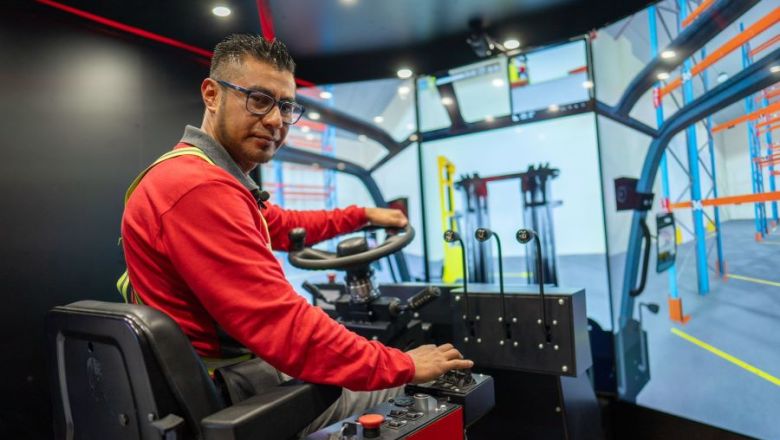 Coca-Cola FEMSA México profesionaliza a sus conductores con la adquisición de simuladores de manejo. 01 230424