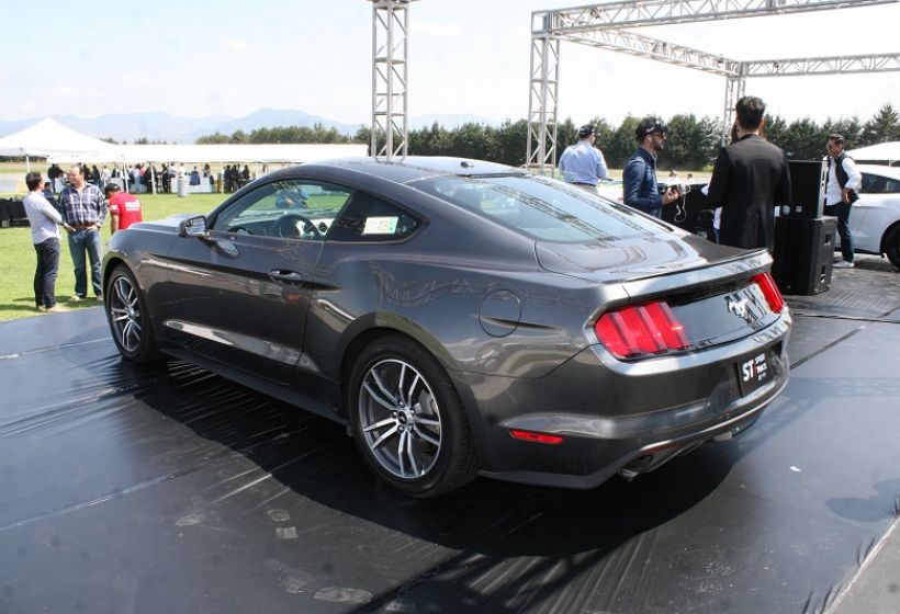  Ford presenta los modelos 2016 del Mustang EcoBoost y del Shelby GT350
