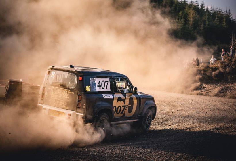 El piloto de acrobacias de James Bond, Mark Higgins, regresa al rally ganador en Bowler Defender Challenge 02 290322