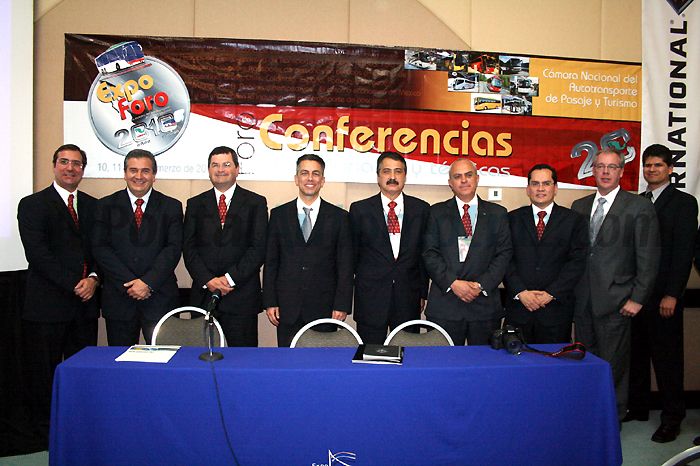 El equipo de Navistar México en su conferencia de prensa.