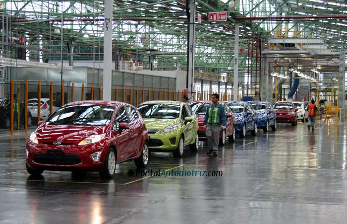 Se fabricarán en dicha planta, bajo una plataforma global, dos tipos de versiones de este nuevo vehículo, una sedán y otra hatchback.