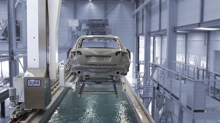 Ecopaint RoDip V representa la máxima flexibilidad: La carrocería puede moverse en el tanque en curvas de inmersión lineares o rotativas libremente programables.