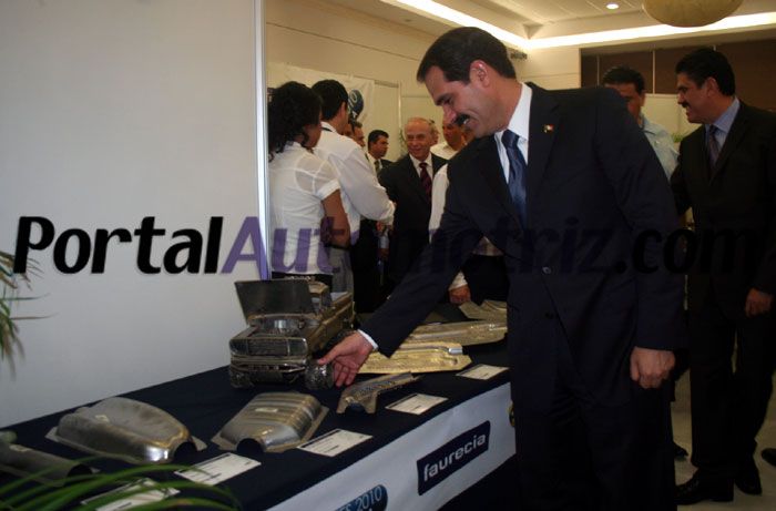 "Queremos asegurarnos que el gobierno haga lo que le corresponde y estamos trabajando todo el equipo",dijo el gobernador de Sonora, Guillermo Padrés Elías.