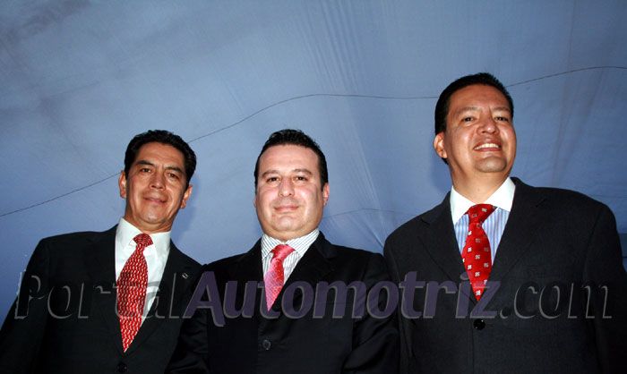 Directivos de Continental Tire de México.