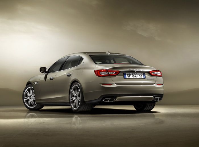 Maserati Quattroporte.