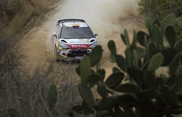 El piloto español Daniel Sordo conduce su Citroën DS3 WRS, durante el Campeonato Mundial de Rally en León, México.
