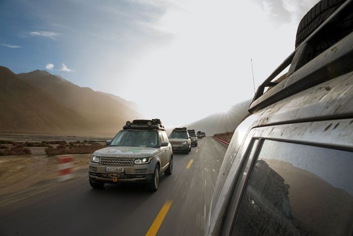 Los prototipos Range Rover Híbrido en la Ruta de la Seda 2013.