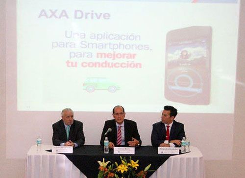 De izquierda a derecha: Ángel Martínez, director gral. de Cesvi México, Carlos Marín, subdirector de Publicidad y Comunicación Digital y Alejandro González, director de Siniestros de Axa.