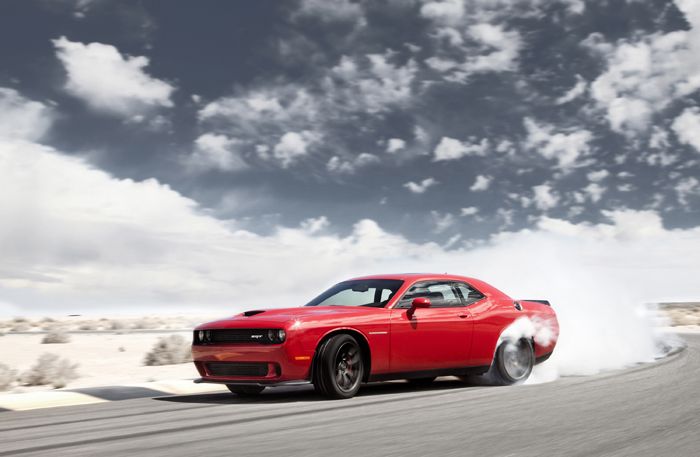Dodge Challenger SRT Hellcat.