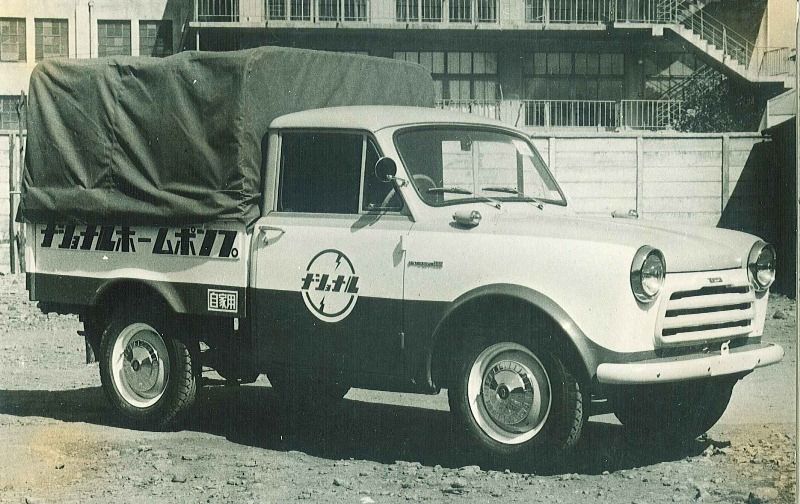 1957- La Datsun 220 fue un paso importante, convirtiéndose en la primera Pick Up equipada con un motor moderno.