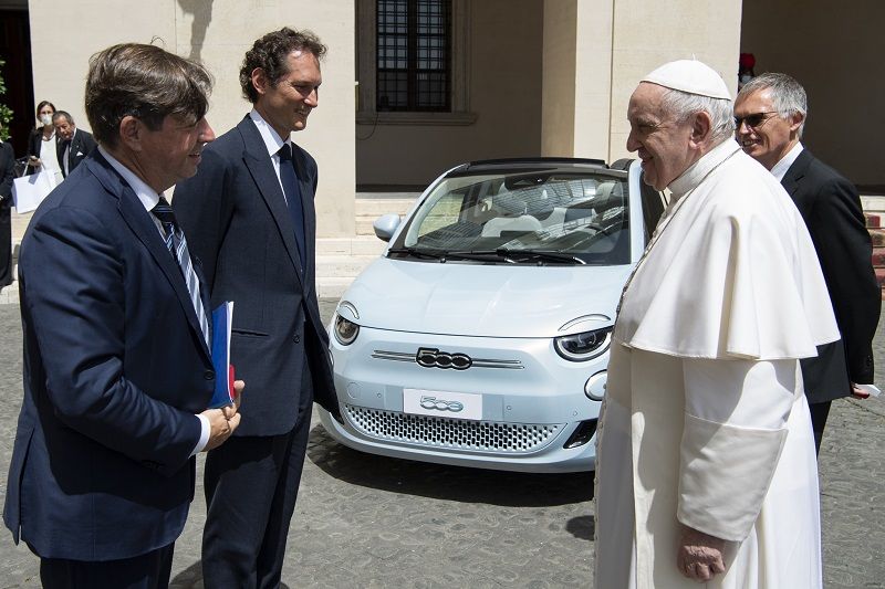 Su Santidad el Papa Francisco concede audiencia a Stellantis